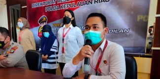 Dit Reskrimum Polda Kepri Berhasil Amankan Karyawan Pemalsu Surat Rapid Tes Antigen di Batam Dit Reskrimum Polda Kepri Berhasil Amankan Perempuan Pemalsu Surat Rapid Tes Antigen di Batam