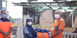 Wali Kota Tanjungpinang Serahkan Bantuan untuk Pemilik Rumah Terbakar