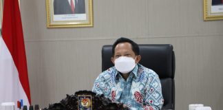 Mendagri Tekankan Pemerintah Daerah Percepat Realisasi Insentif Bagi Tenaga Kesehatan Daerah Menteri Dalam Negeri (Mendagri) Muhammad Tito Karnavian meminta organisasi kemasyarakatan (ormas) dan seluruh elemen masyarakat untuk bergandengan tangan dalam menghadapi pandemi Covid-19, F,ist