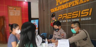 Kapolres Tanjungpinang Terus Himbau Masyarakat ikuti Vaksinasi di Polres Tanjungpinang MASYARAKAT TANJUNGPINANG ANTUSIAS IKUTI VAKSINASI MASSAL DI POLRES TANJUNGPINANG