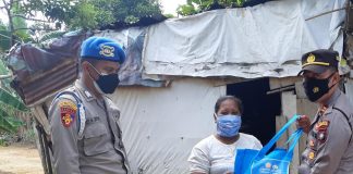Bantu Warga, Polsek Bandara RHF Tanjungpinang Salurkan Bansos