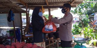 Polsek Bukit Bestari Kembali Salurkan Bansos Perpanjangan PPKM Level 4 Polsek Bukit Bestari Salurkan Bansos di Masa Perpanjangan PPKM Level 4 F,ist