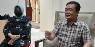 Agung, Suami Wali Kota Beri Bantahan Foto Mirip Istrinya Bersama Lelaki Agung, suami wali kota Tanjungpinang memberi penjelasan tentang foto mirip istrinya bersama laki-laki. F,zul