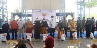 Pemko Kembali Salurkan Bantuan Sembako di Kecamatan Sagulung Pembagian sembako PPKM di Kecamatan Sagulung, F.ist