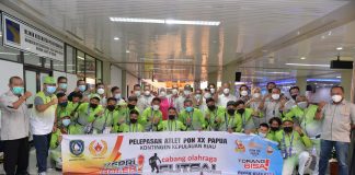 Diharapkan Bawa Medali, Atlit Futsal Kepri Diminta Beri Permainan Terbaik Keberangkatan atlit futsal Kepri dilepas Wakil Gubernur Hj Marlin Agustina. F,humpro Kepri