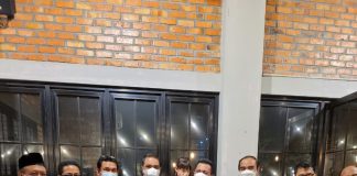 Sesama Alumni UNRI, Gubernur Kepri Sambut Baik Pembentukan IKA UNRI di Kepri Gubernur Kepulauan Riau H. Ansar Ahmad, menyambut baik rencana pembentukan Ikatan Keluarga Alumni Universitas Riau (IKA UNRI) untuk wilayah Kepri F,ist
