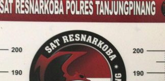 Simpan Barang diduga Sabu di Rumah, Perempuan ini Diamankan Polisi Perempuan ini menyimpan barang diduga jenis sAabu di rumahnya F,ist