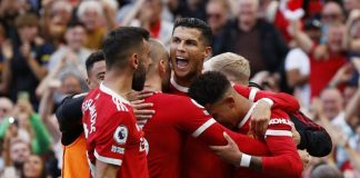 Ronaldo Datang ke MU, Jadi Saingan Berat Pemain Lain Raih Top Skor Liga Inggris Ronaldo merayakan gol bersama pemain MU F,reuters