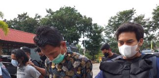 Siapa Otak Pembunuhan Zainudin Pengusaha Besi Tua. Polisi Masih Mendalami Lebih Lanjut Dua Pelaku Pembunuhan Zainudin saat diamankan Polres Tanjungpinang F,tim