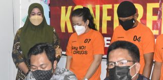 Secara Bertahap, Satres Narkoba Tanjungpinang Amankan Tiga Pengedar dan Pengguna Sabu Secara Bertahap, Satres Narkoba Tanjungpinang Amankan Tiga Pengedar dan Pengguna Sabu F,ist