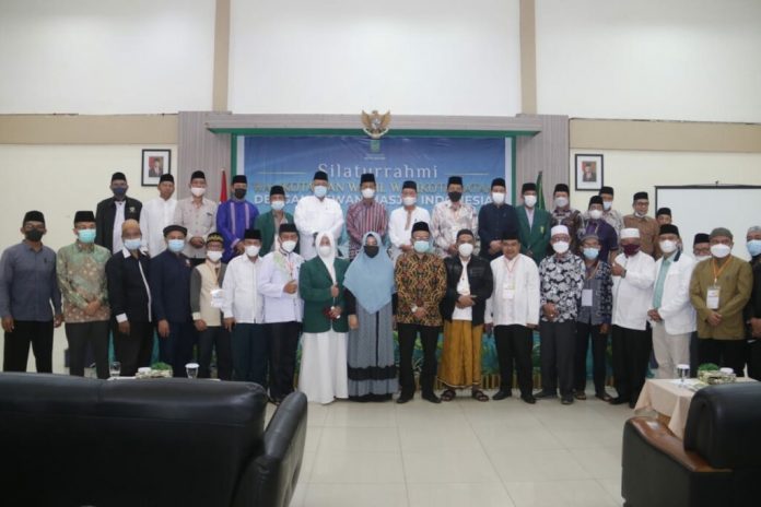 Rudi Nakhodai Dewan Masjid Indonesia Kepri F,ist