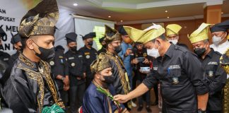 Gubernur Yakin DPP Geram Kepri Bisa Bantu Program Pemerintah Kepri Gubernur Kepri Kukuhkan DPP GERAM Kepri F,ist