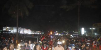 BMKG Prediksi Malam Pergantian Tahun Baru akan Turun Hujan Sejumlah warga konvoi merayakan pergantian malam tahun baru tahun beberapa tahun lalu di Tanjungpinang. Tahun in malam pergantian tahun baru diprediksi akan turun hujan F,Rinto