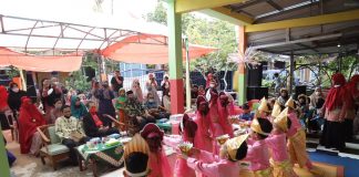 Hadiri Peresmian Gedung Baru TK Aisyah Bustanul Athfal III, Jumaga : Letakkan Pondasi Terbaik untuk SDM Kepri Ketua DPRD Kepri Jumaga Nadeak mengatakan pondasi terbaik untuk membangun sumber daya manusia berkualitas harus disiapkan sejak awal F,ist