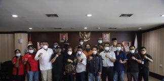 Terima Audiensi Aliansi Buruh, Ketua DPRD Ingin Win-win Solutions Ketua DPRD Kepri Jumaga Nadeak mengatakan pihaknya ingin permasalahan upah di Kepulauan Riau menguntungkan semua pihak F, ist