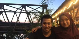 Tiba di Kota, Nyeker Sepatu Gantung Dileher Jaylani bersama putri nya F, ist