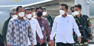 Mendagri & Wamenhan Tiba di Batam, Langsung Menuju Pulau Karang Singa Gubernur Kepulauan Riau H. Ansar Ahmad menyambut kedatangan Menteri Dalam Negeri (Mendagri) Tito karnavian dan Wakil Menteri Pertahanan (Wamenhan) RI M. Herindra F, ist