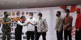 Ketua Jumaga Ajak Masyarakat Segera Ikuti Booster Vaksinasi Ketua DPRD Jumaga Nadeak mengajak masyarakat Kepri untuk segera mengikuti vaksinasi booster sebagai upaya dalam penanganan pandemi. f, ist