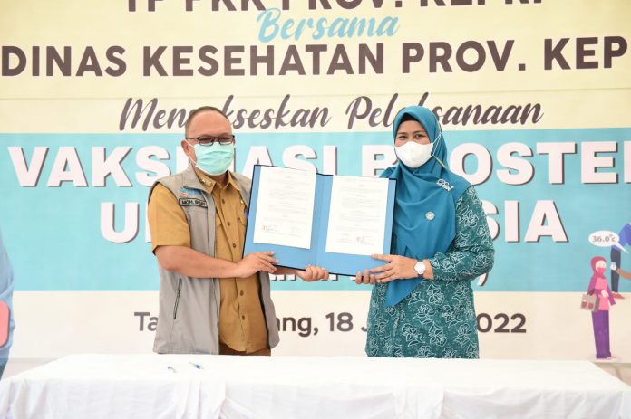 Ketua TP-PKK Kepulauan Riau Hj. Dewi Kumalasari Ansar mengajak seluruh masyarakat di Provinsi Kepri untuk ikut mensukseskan pelaksanaan vaksinasi Booster F, ist