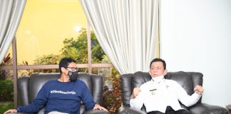 Sandiaga Sebut Turis Kepri Terbanyak ke-2 Setelah Bali, Ansar Sambut Sandiaga Uno di Hang Nadim Batam Gubernur Kepri Ansar Ahmad berbincang-bincang di ruangan VIP Bandara Hang Nadim Batam F, ist