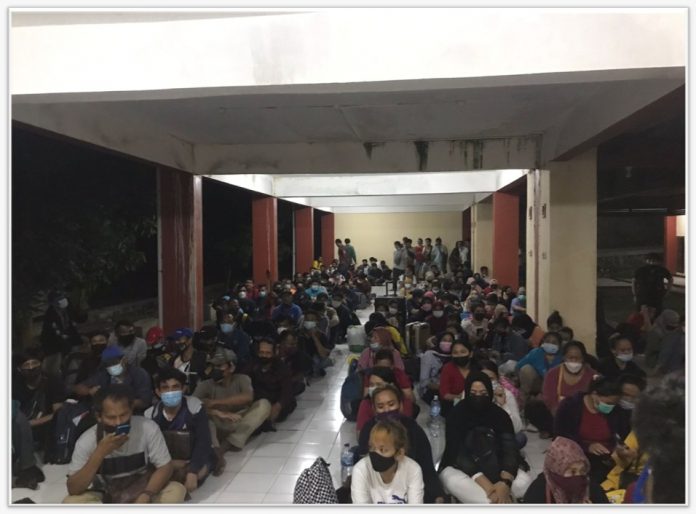 Pekerja Migran Indonesia (PMI) yang datang dari luar negeri diminta untuk tidak khawatir dalam mengikuti aturan karantina yang dibuat oleh pemerintah. 