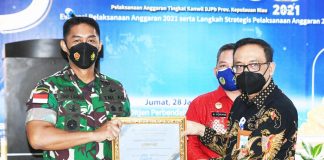Brigjen TNI Jimmy Terima Anugerah Terbaik DJPb Provinsi Kepri Danrem 033/WP Brigjen TNI Jimmy Ramoz Manalu, S. Hub. Int. menerima penganugerahan Treasury Awards F, ist