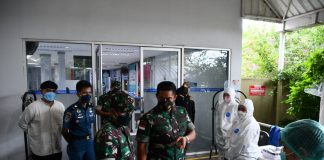 Gubernur Ansar “Membludaknya Angka Covid di Kepri Bukan Warga Kepri” Satgas covid saat melakukan peninjauan pemulangan PMI dari luar negeri F,ist