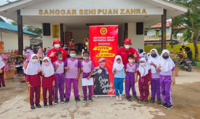 Berdasarkan data Dinas Kesehatan Kepri, vaksinasi dosis I untuk anak usia 6-11 tahun di Batam telah mencapai 83,72 persen atau 111.391 orang dari total target sasaran 133.051 orang F,ist