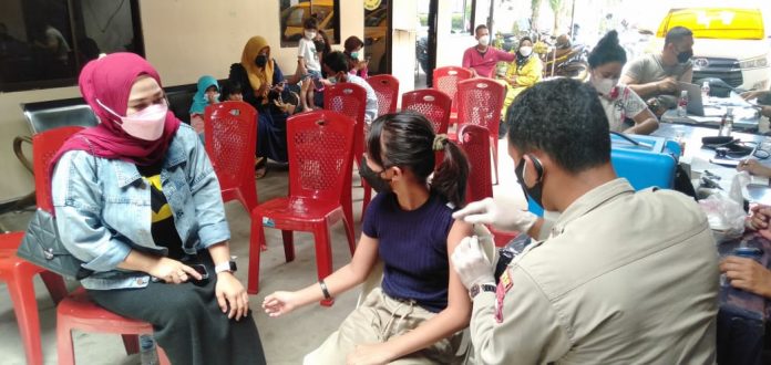 Ratusan anak ikuti vaksinasi yang digelar Polres Bintan F,ist