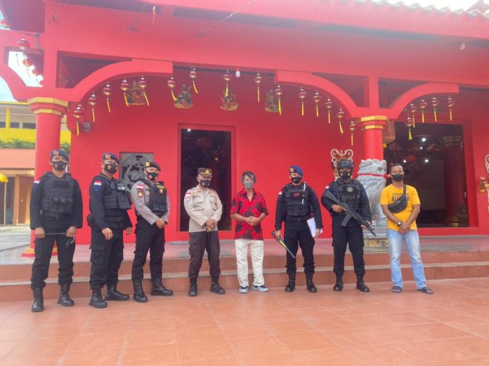 Sejumlah personel Bintan melakukan pengamanan di sejumlah Vihara F, ist