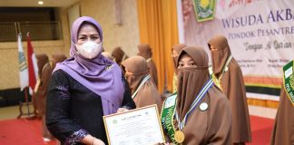 TP PKK Kepri Hadiri Wisuda Akbar Tahfidz Ponpes Darussilmi Ketua Tim Penggerak PKK (TP-PKK) Provinsi Kepulauan Riau Hj Dewi Kumalasari Ansar F, ist