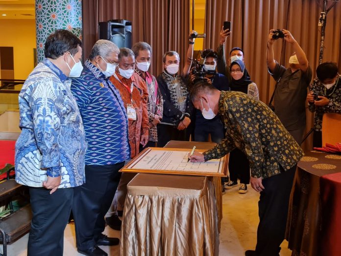 9 Provinsi di Indonesia untuk  bersama-sama menandatangani komitment sebagai dukungan atas pelaksanaan rehabilitasi mangrove F, ist