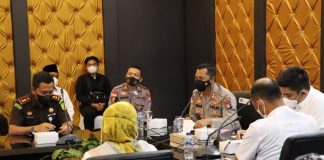 Tim Terpadu Penanganan Penempatan Pekerja Migran Indonesia (PMI) Ilegal Telah Terbentuk Polres Bintan dan Pemkab Bintan gelar rapat F ist