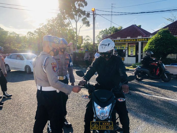 Bidpropam Polda Kepri laksanakan pemeriksaan terhadap personel Polres Bintan F, ist