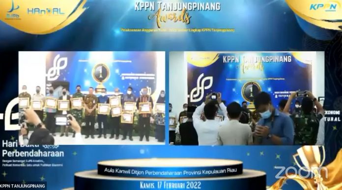 Komando resor militer (Korem) 033/WP memperoleh anugerah penghargaan dalam acara Master of Ceremony KPPN Tanjungpinang Awards yang diselenggarakan di Aula kanwil ditjen perbendaharaan Provinsi Kepri, Kota Tanjungpinang, Kamis (17/2) F,ist