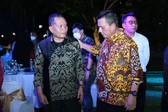 Gubernur Ansar bersama Kadis Pariwisata Kepri, Buralimar F,ist