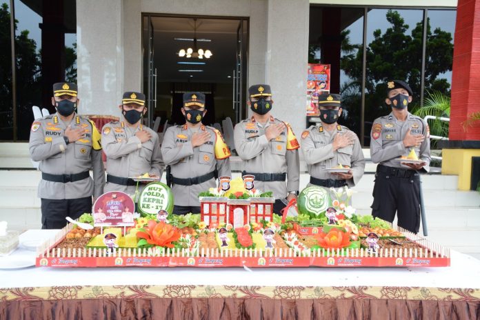 Kapolda Kepri Irjen Pol Dr. Aris Budiman, M.Si. beserta jajarannya dalam HUT Polda Kepri ke-17 F,ist