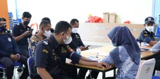 252 Pegawai dan Staf Kanwil Bea dan Cukai khusus Kepri Ikuti Vaksinasi Yang Dilaksanakan Polres Karimun 252 Pegawai dan Staf Kanwil Bea dan Cukai khusus Kepri Ikuti Vaksinasi F, ist