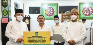 Hadiri Isra’ Mi’raj di Masjid Almukminin, Gubernur Ansar : Sejak Kecil Saya Aktif di Masjid ini Gubernur beri bantuan dana hibah kepada Masjid Al Mukminin dan TPQ Al Ikhlas di Masjid Al Mukminin F, ist