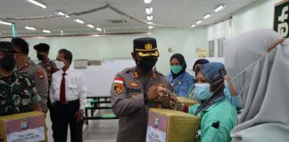 Jadi Syarat Mudik, Karyawan di Kawasan BIE Antusias Ikuti Vaksin Booster Kapolda Kepri Irjen Pol Dr. Aris Budiman, M.Si melakukan peninjauan vaksinasi di Kawasan Bintan Industrial Estatte (BIE), Rabu (30/3) F,ist