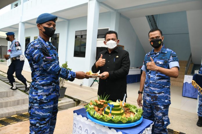 Gubernur Kepulauan Riau H. Ansar Ahmad hadiri syukuran peringatan hari jadi ke 76 TNI AU Tahun 2022 di Mako Lanud Raja Haji Fisabilillah Tanjungpinang, Kamis (31/3) F,ist