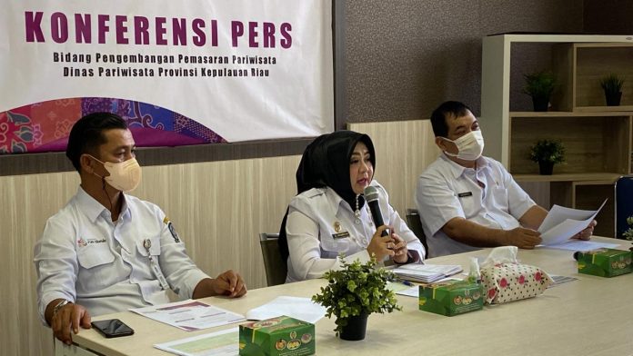 Konferensi Pers Dinas Pariwisata Kepri bersama media terkait Pameran Batik Kepri di Atrium nagoya hill Batam F,Dispar Kepri