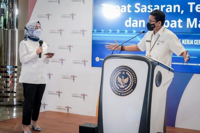 Menteri Pariwisata dan Ekonomi Kreatif/Kepala Badan Pariwisata dan Ekonomi Kreatif, Sandiaga Salahuddin Uno sebut kebijakan pemerintah menghapus karantina untuk PPLN tidak tingkatkan angka covid-19 di Indonesia F,kemenpar