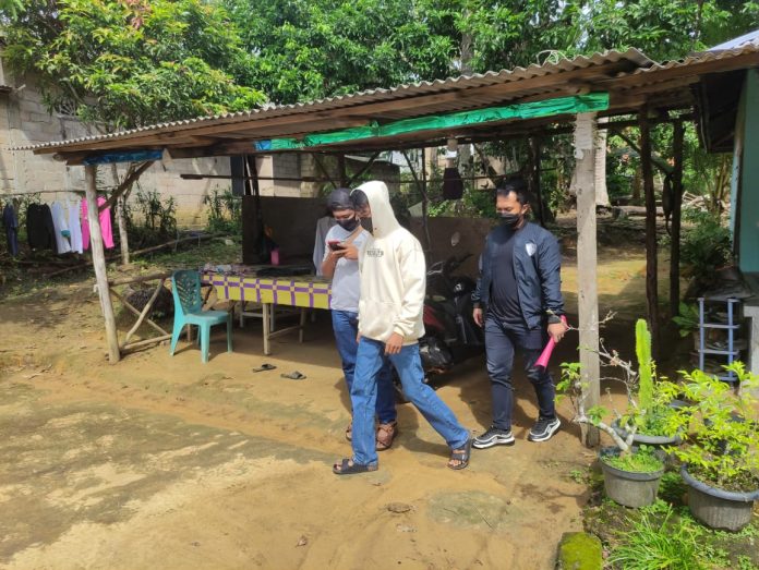 Pelaku pencabulan anak di bawah umur saat dibawa petugas Polisi menuju kantor Polres Tanjungpinang F,ist