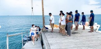 Pintu Masuk Wisman Dibuka, Pariwisata Kepri Pelan-Pelan Membaik Sejumlah wisman saat berwisata ke Pulau Nikoi, foto : Adi Irawan