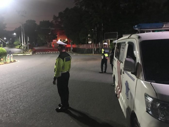 Personel Polisi Polres Pinang melakukan penjagaan di beberapa lokasi di pusat keramaian dan tempat ibadah F, ist