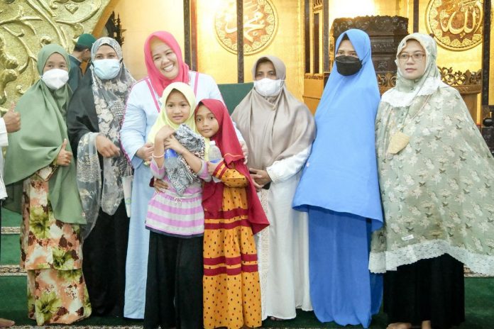 Wagub Marlin safari Ramadhan di Masjid Agung Al Hikmah, Tanjungpinang, Selasa (6/4) malam F, ist