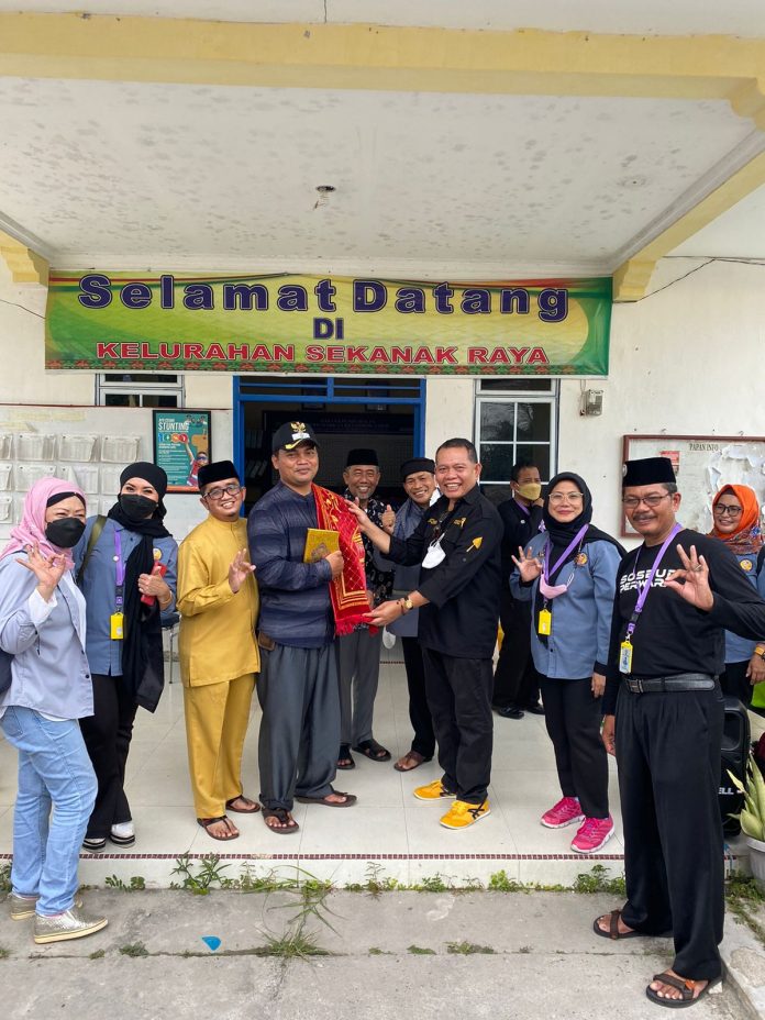 Perwara Batam melaksanakan Kegiatan Sosial Berbagi Sembako untuk Masyarakat Pulau Belakang Padang, Jumat (8/4) F, ist. 