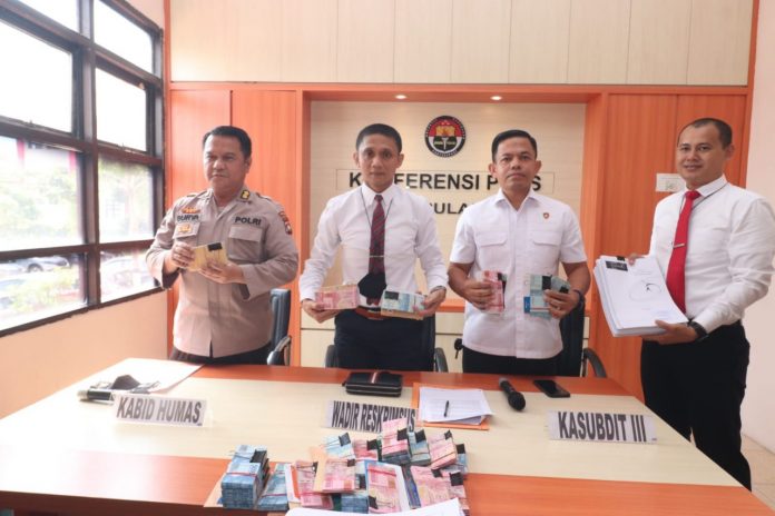 Ditreskrimus Polda Kepri, menetapkan 6 tersangka dugaan korupsi bansos di Dispora Kepri. Terdapat kerugian keuangan negara sebesar Rp.6,2 milliar yang menggunakan dana APBD dan APBD Perubahan Provinsi Kepri Tahun Anggaran 2020 F, ist