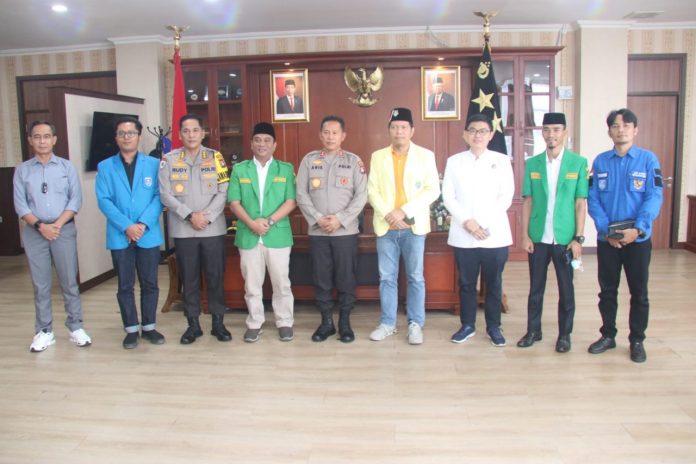 Kapolda Kepri Irjen Pol Dr. Aris Budiman, menerima kunjungan dan silaturahmi Forum Pemuda Lintas Agama Provinsi Kepri, diruang kerja Kapolda Kepri, Rabu (27/4) F, ist